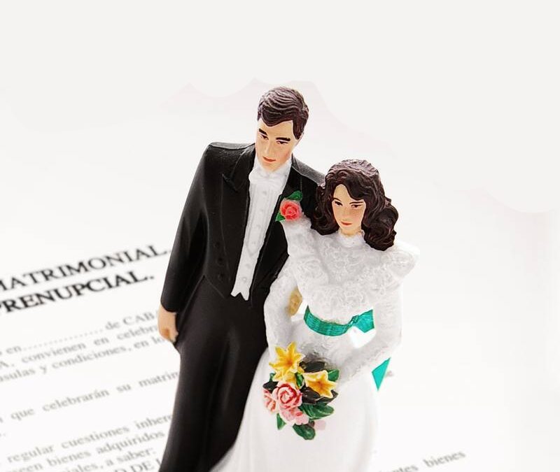 Separación de bienes y acuerdos prenupciales: qué pasa con la casa, las deudas y la herencia si hay divorcio